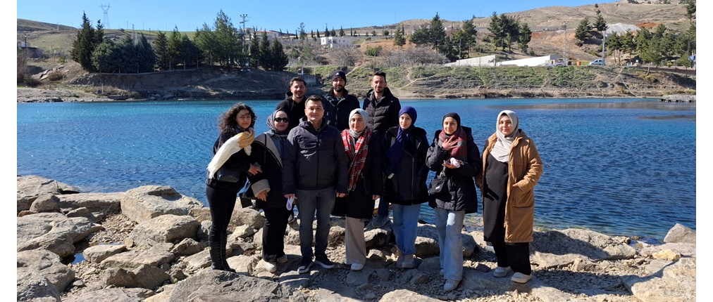 Dr. Öğr. Üyesi Sinan KORDON koordinatörlüğünde  Proje VI dersi kapsamında 4. sınıf öğrencilerimiz ile birlikte Kılavuzlu Barajı çevresinde arazi gezisi gerçekleştirilmiştir. 
